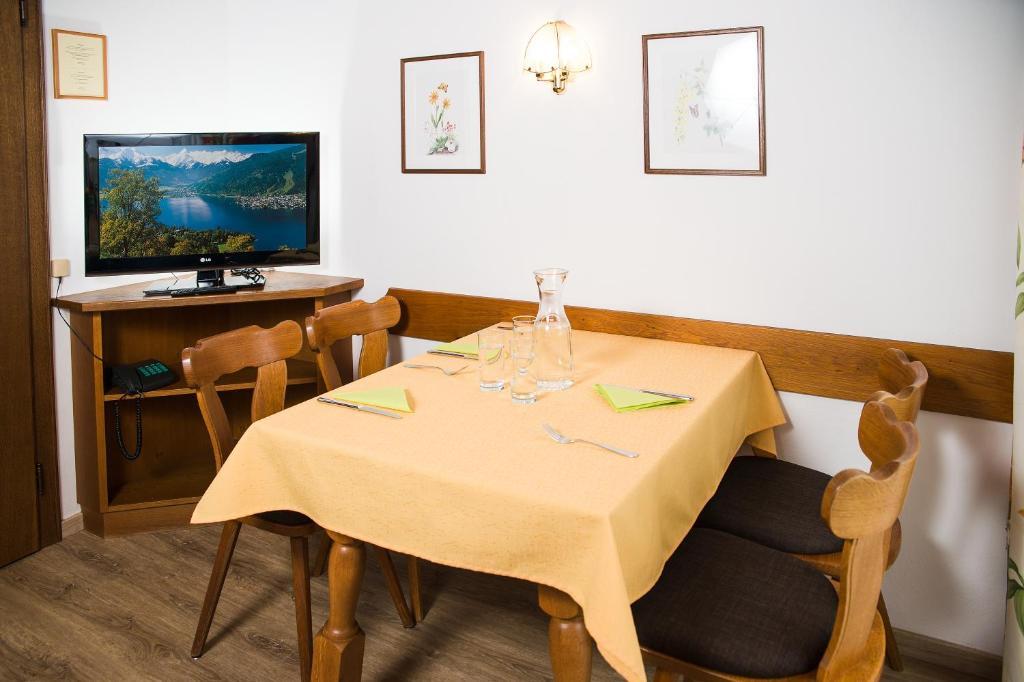 Gaestehaus Haffner Zell am See Room photo